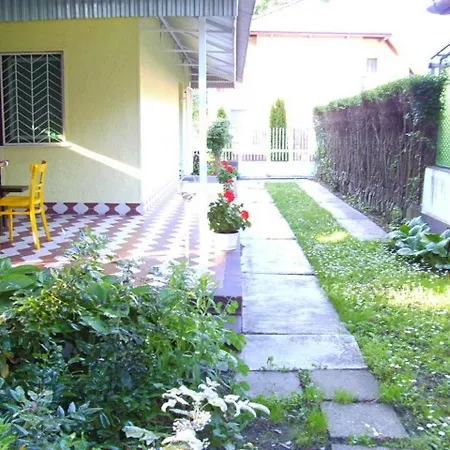 Miki Es Vendeghazak Apartmán *